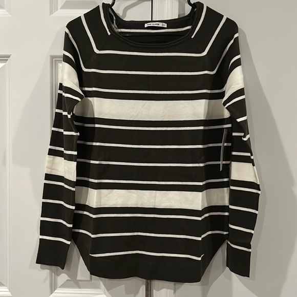 NWT Pink Clover Women's Valencia Curved Ribbed Hem Sweater Olive - Picture 1 of 5